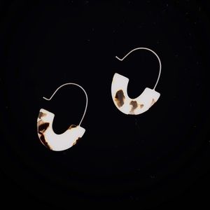 🎉FREE with a purchase of 2 items🎉 NEW acrylic earrings